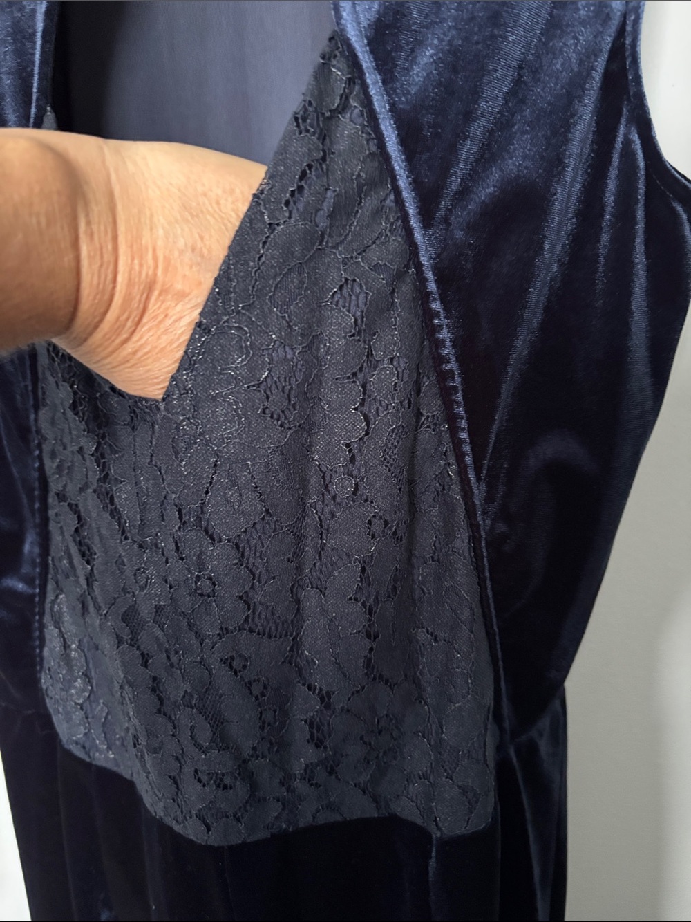 Vero Moda Sleeveless Velvet Jumpsuit in Navy - Picture 4 of 6